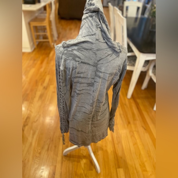 💜 Everything in this closet is 5 for $25 or 3 for $18 XCVI gray tie dyed… - Picture 3 of 7